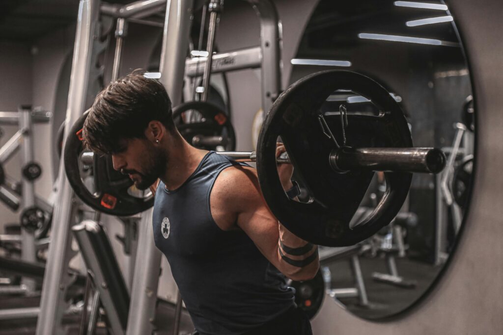 Ganzkörpertraining vs Split Training — was für Männer ab 40 besser funktioniert