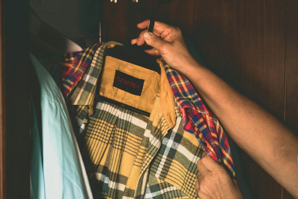 Kleiderschrank ausmisten und Capsule Wardrobe aufbauen — Männer ab 40