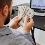 Mann über 40 baut passives Einkommen auf — finanzielle Freiheit