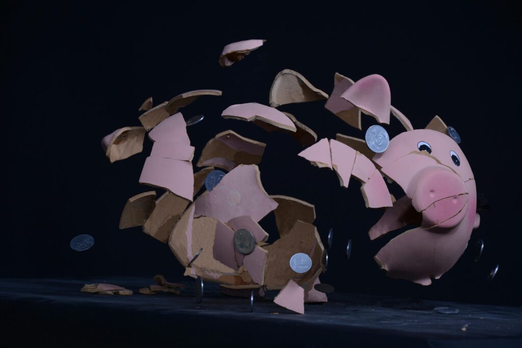 Leeres Sparschwein als Symbol für Kaufkraftverlust