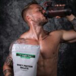 Mann über 40 mit durchdachter Sporternährung — Energie für Training und Alltag