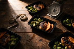 Meal-Prep-Boxen mit Hähnchen und Gemüse – Abnehmen ab 40 ohne Hungern