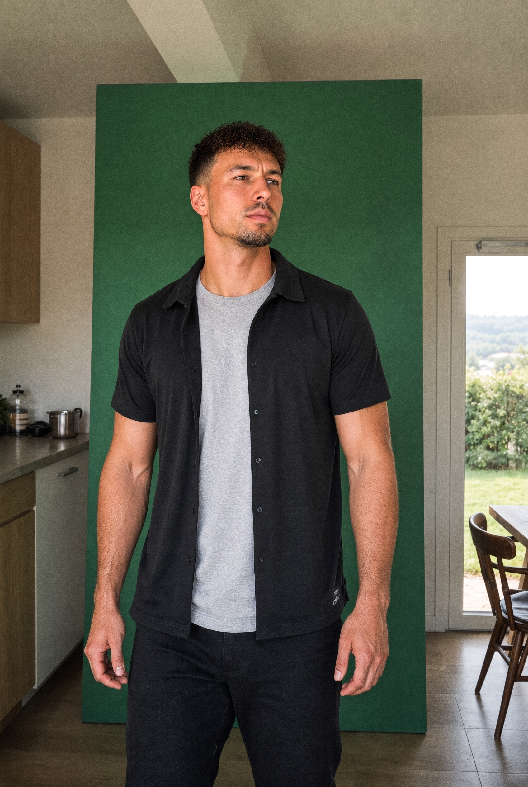 Fabian nach einer Trainingseinheit im Home-Gym – Alltag als Functional Trainer in Graubünden