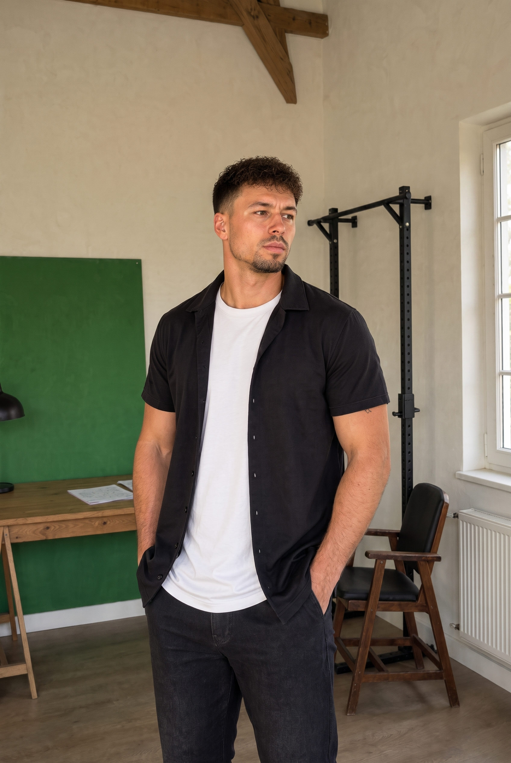 Fabian Waizenhöfer im Home-Gym vor dem morgendlichen Training