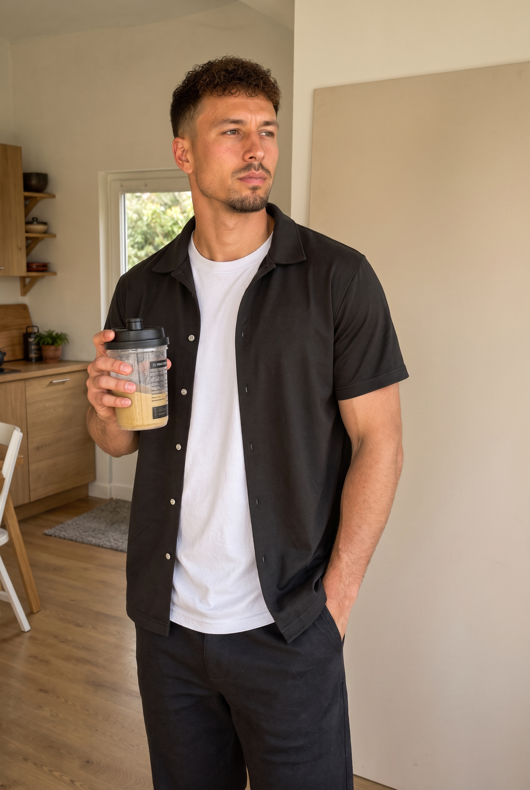 Protein-Shaker nach dem Training – Alltag zwischen Job und Workout