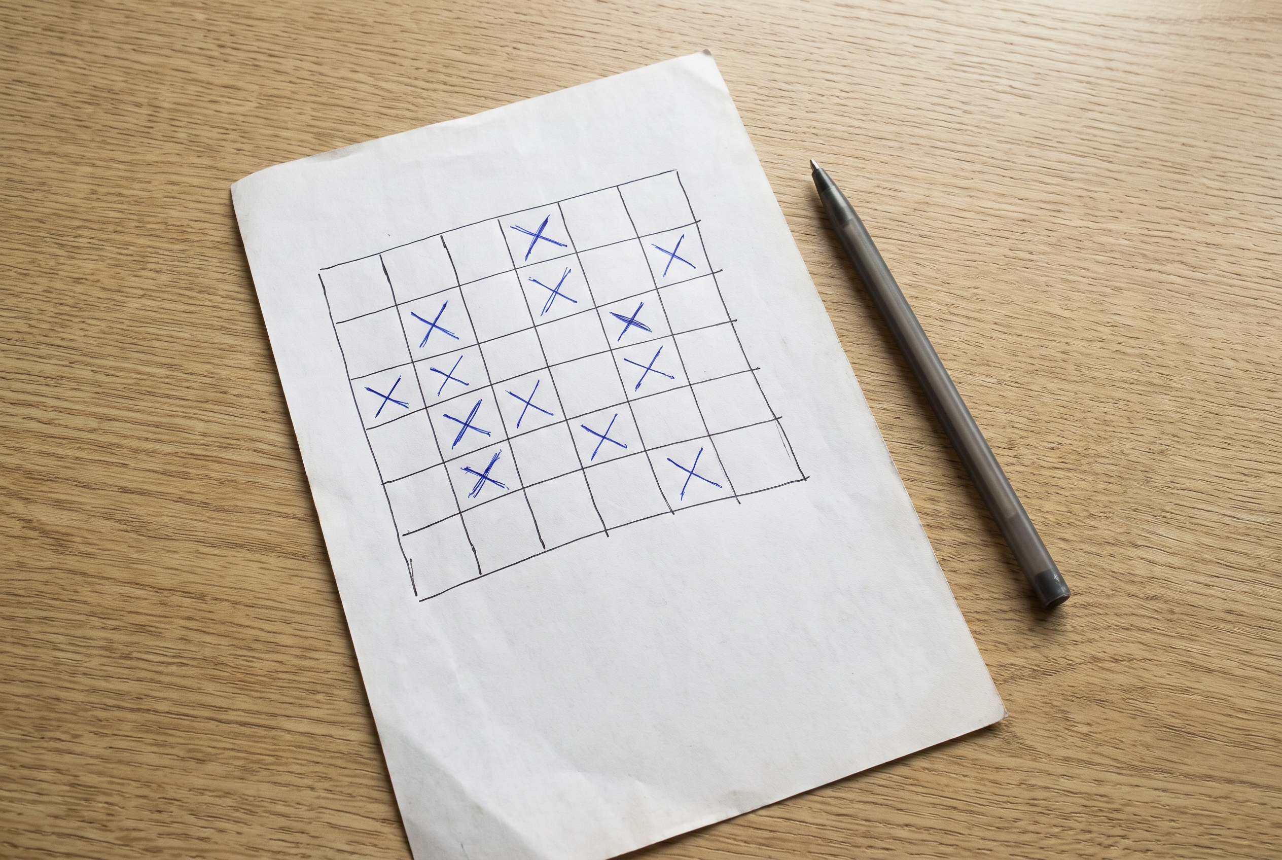 Einfacher wöchentlicher Habit-Tracker auf Papier — binäres Tracking für nachhaltige Gewohnheitsbildung